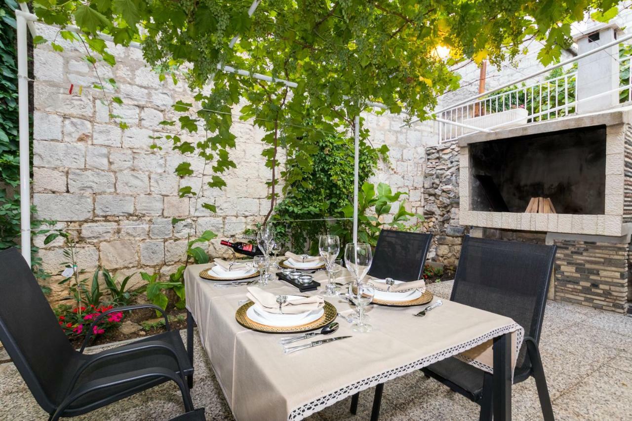 Apartment Stari Dvor Kaštela Exteriör bild