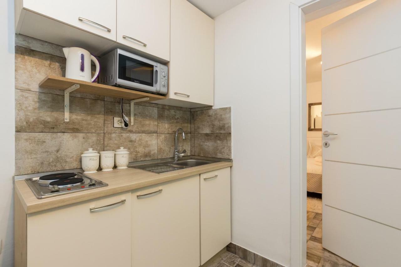 Apartment Stari Dvor Kaštela Exteriör bild