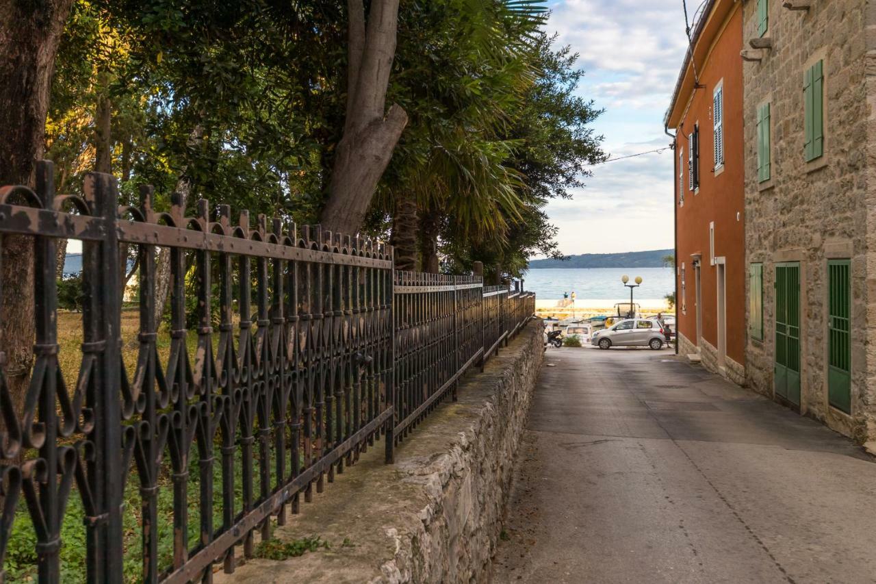 Apartment Stari Dvor Kaštela Exteriör bild